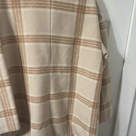 Time and True size large heavy winter coat.  Cream and tan plaid - Picture 4 of 6